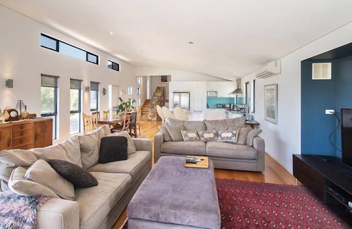 Gnarabup House | “ROCKPOOL” Holiday Beach House Margaret River (8 min walk to beach)