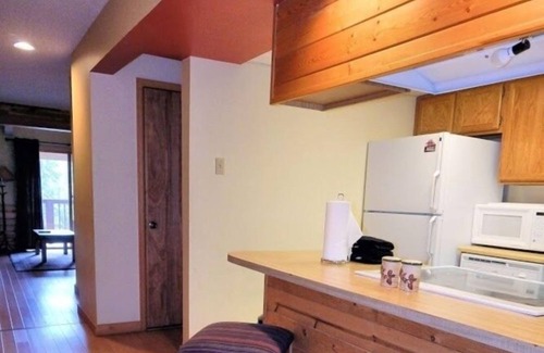 Historic District House | Rockridge Breathtaking 2BR Townhouse Ideal for Couples