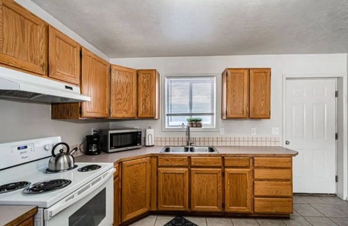 Inkom House | Rockwell Inn 3 | 2 King BD | Beautiful Views | Ski