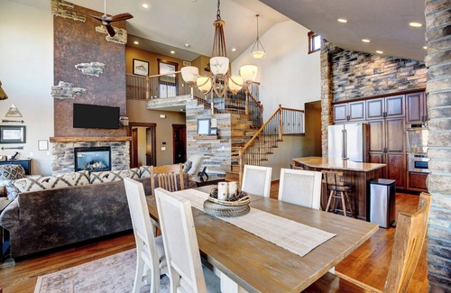 Innsbruck Val Moritz Cabin | Rocky Splendor: Hot Tub & Scenic Colorado Views