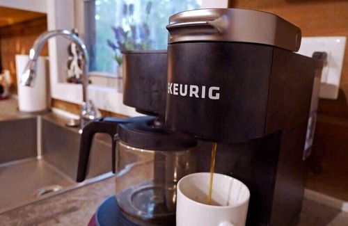 Lansing Cabin | Rocky Top Retreat-Fall Specials Message Us Near AOTG