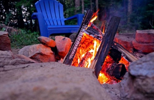 Lansing Cabin | Rocky Top Retreat-Fall Specials Message Us Near AOTG