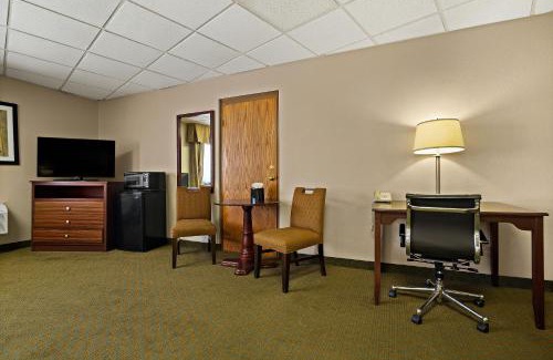 McPherson Hotel | Rodeway Inn McPherson East