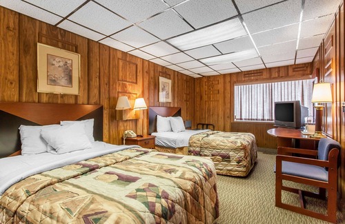 Sandusky Hotel | Rodeway Inn North