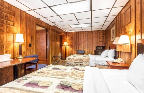 Sandusky Hotel | Rodeway Inn North