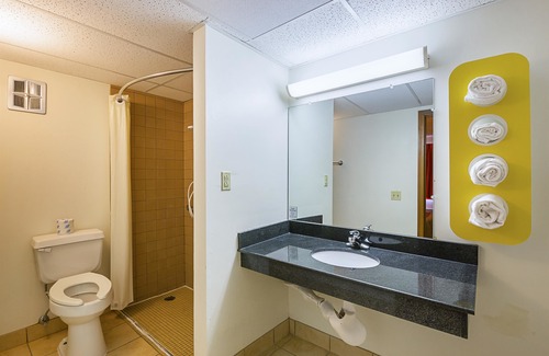 Dubuque Hotel | Rodeway Inn