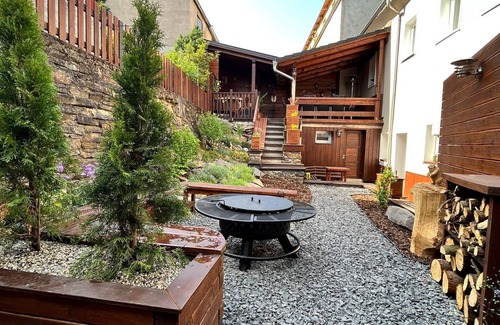 Jachymov Ski Chalet | Rodinný penzion, krásně zařízený s vířivkou a infrasaunou ZDARMA na horách.