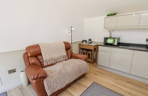 Aislaby Cottage | ROE DEER LODGE, pet friendly, luxury holiday cottage in Sleights
