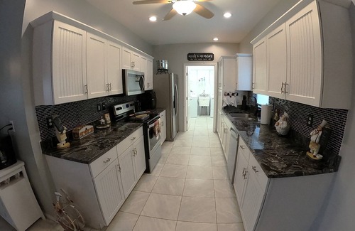 Lawrenceburg House | Rollin on the River: Riverfront, Hot Tub, Creation Museum, Ark, Ski, Sleeps 15