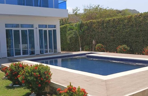 Santa Veronica Cabin | Romantic Villa 5 minutes from the beach