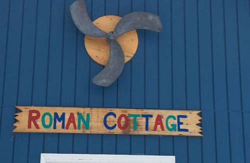 Central Lake Cottage | Roman Cottage on Intermediate Lake