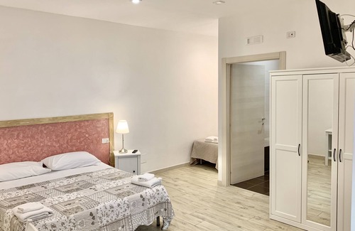 Municipio 2 Bed & Breakfast | Romano Lounge b&b Modern Studio Apartment with Restaurant