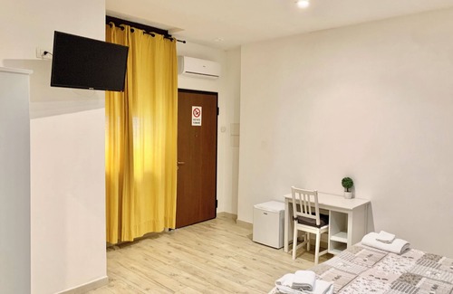 Municipio 2 Bed & Breakfast | Romano Lounge b&b Modern Studio Apartment with Restaurant