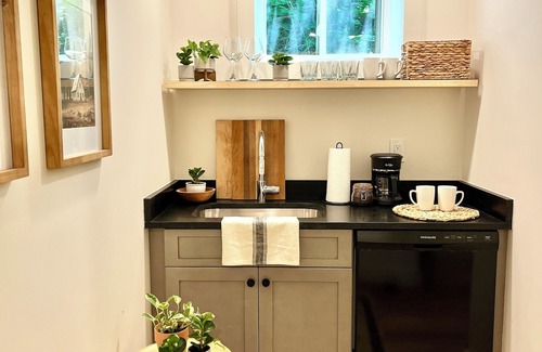 Shelburne Falls Apartment | Romantic 1-Bedroom Retreat in Downtown Shelburne Falls—Walk to Everything