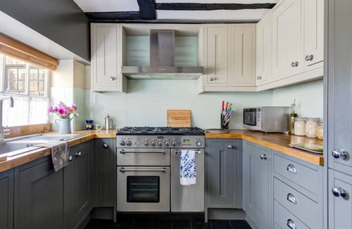 Waltham Abbey Cottage | Romantic 16th Century Cottage on Historical Church Grounds Waltham Abbey Epping