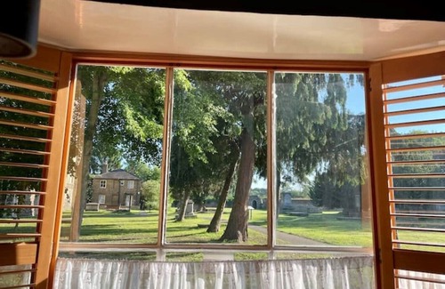 Waltham Abbey Cottage | Romantic 16th Century Cottage on Historical Church Grounds Waltham Abbey Epping