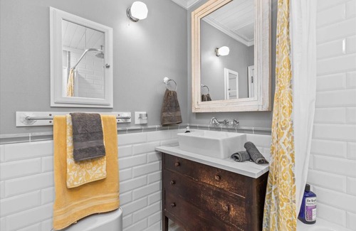 West Hills Cottage | Romantic 1930s Beach Cottage