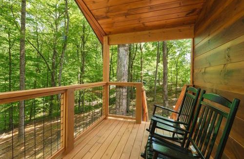 Sevierville House | Romantic 1BR Cabin, Hot Tub, Easy Access & Wi-Fi