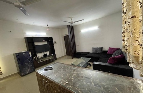 Gurugram Apartment | Romantic 2 Bhk couple's nest