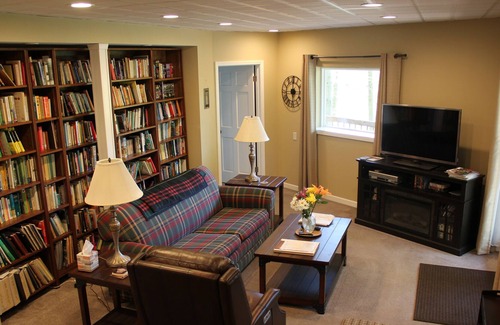 Berrien Springs Apartment | Romantic and Peaceful Relaxation in the Woods with Hot Tub