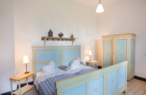 Auteal Apartment | Romantic apartment in the gatehouse of Schaumburg Castle