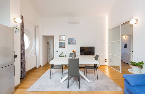 Binda Apartment | Romantic attic Navigli area - free garage near M2 subway