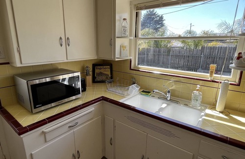 Shell Beach Cottage | Romantic Beach Oasis - 2 mins from the ocean