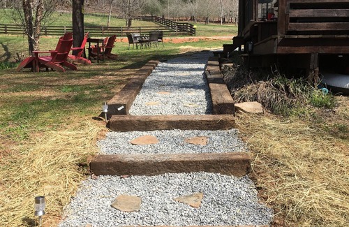 Dahlonega Cabin | Romantic cabin on horse farm just 6 miles away from historic downtown Dahlonega,