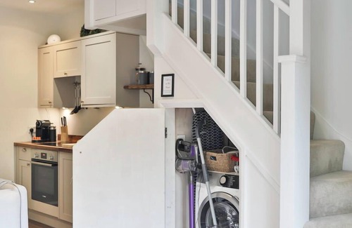 Cheltenham House | Romantic Coach House for 2 | Perfect Cotswold Stay + EV