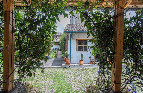 Centro Historico Apartment | Romantic Cottage in a beautiful garden in the Historic Center of Quito