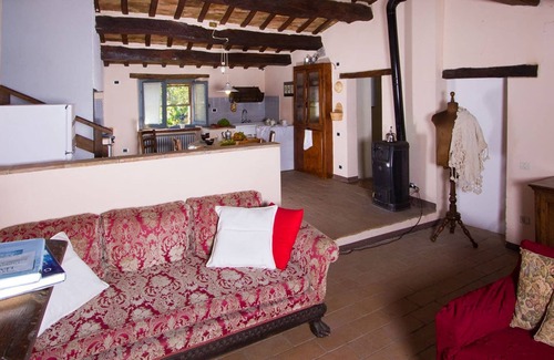 Acqualagna House | Romantic Countryside Getaway