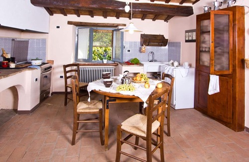 Acqualagna House | Romantic Countryside Getaway