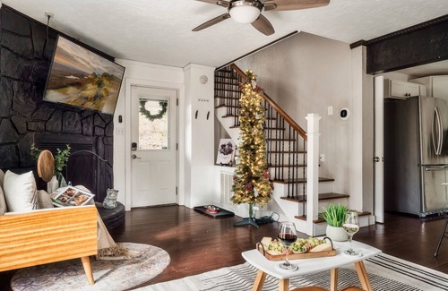 Gatlinburg Cottage | Romantic Couple's Cottage, Walk to downtown Gatlinburg, Hot Tub, Fire Pit, Dogs