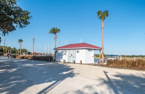 St. Augustine Boat Rental | Romantic Escape in Downtown St. Augustine ★