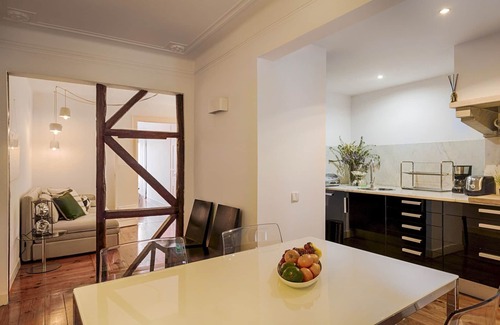 Santos Apartment | Romantic Gem in Santos