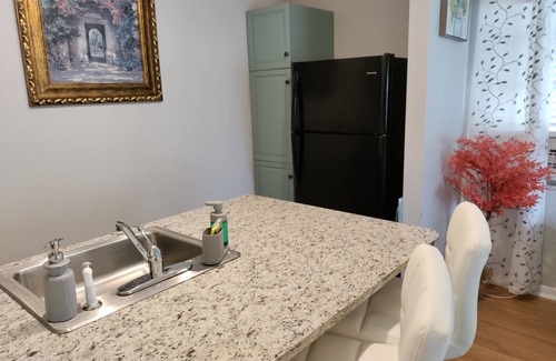 Clermont Apartment | Romantic getaway, lakeview 5 min from the Downtown!