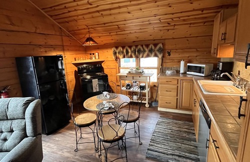 Shell Knob Cabin | Romantic Getaway on Table Rock Lake. Amazing sunset views and hot tub access!