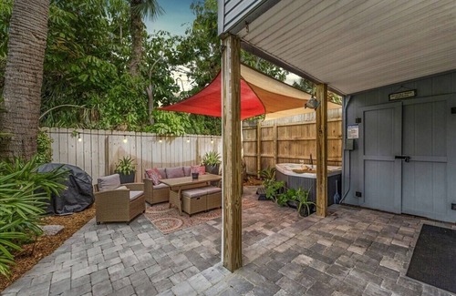 Cocoa Beach House | Romantic Getaway: Private Hot Tub & Honeymoon Suite Steps from the Beach