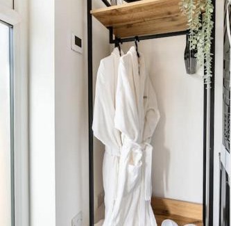 Bisley Apartment | Romantic getaway UK with Private Sauna, King Bed, WiFi 517mbps & EV Charger