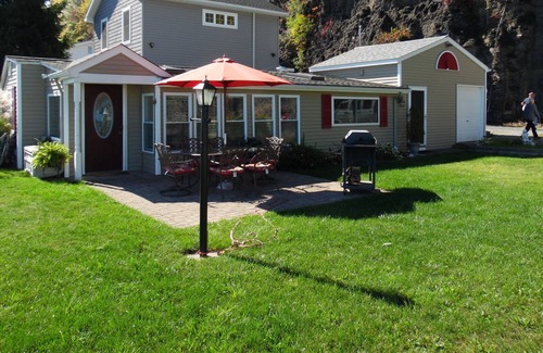 Valois Cottage | Romantic home on level Seneca Lake Front.
