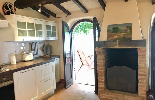Tuoro sul Trasimeno House | Romantic lake view, spacious cottage (sleeps 2-4) Tuscany/Umbria