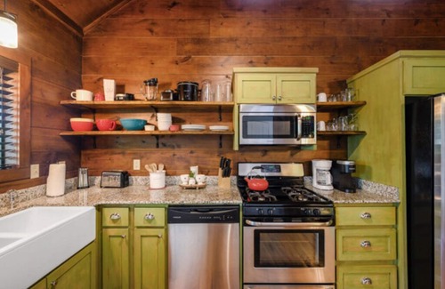 Ringold Cabin | Romantic log cabin w/private heart-shaped hot tub and fireplace for two