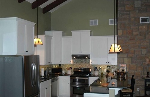 Fredericksburg Cottage | Romantic Luxurious Cottage - July/August Special book 2 nights get 1 free