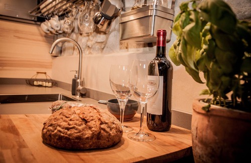 Barga House | Romantic newly renovated barn private pool and a trout river, 5 mins to Barga