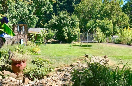West Hazel Dell Cottage | Romantic, Pet friendly Hideaway minutes from downtown VAN, PDX & Portland
