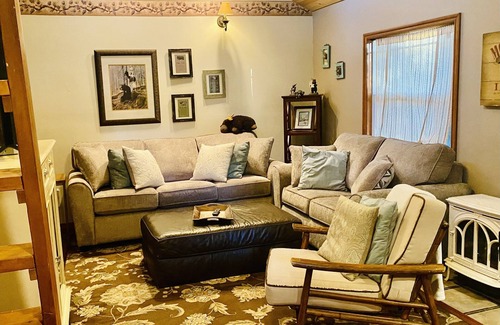 Ashford Cabin | Romantic Retreat! Hot Tub!