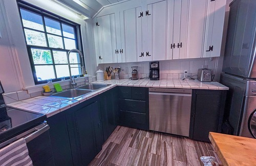 South Royalton Cabin | Romantic Retreat secluded in Vermont with WiFi and AC included