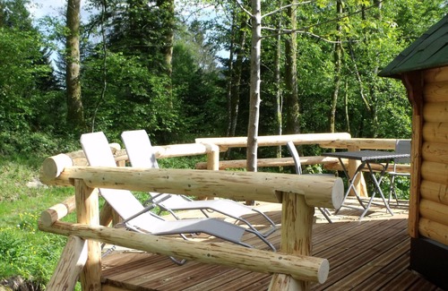 Ferdrupt House | Romantic Riverside Cabin with Panoramic Terrace and Private Sauna Session