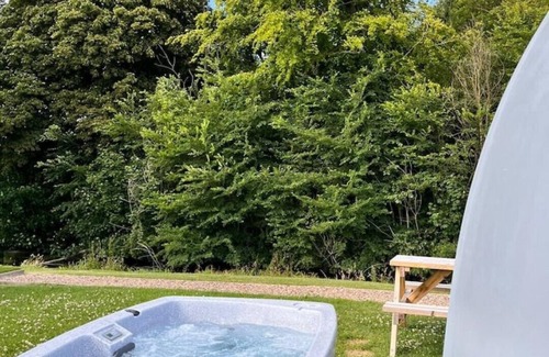 Legbourne Cabin | Romantic Riverside Pod with Private Hot Tub
