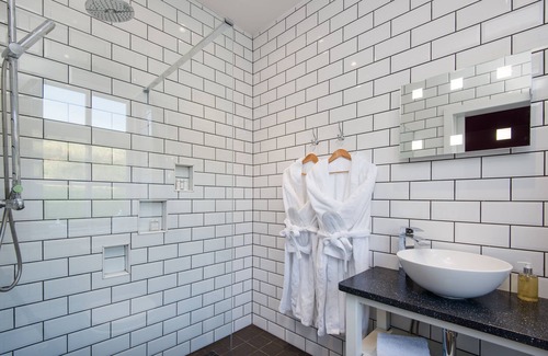 Monzie House | Romantic secluded cottage with hot tub in gorgeous location